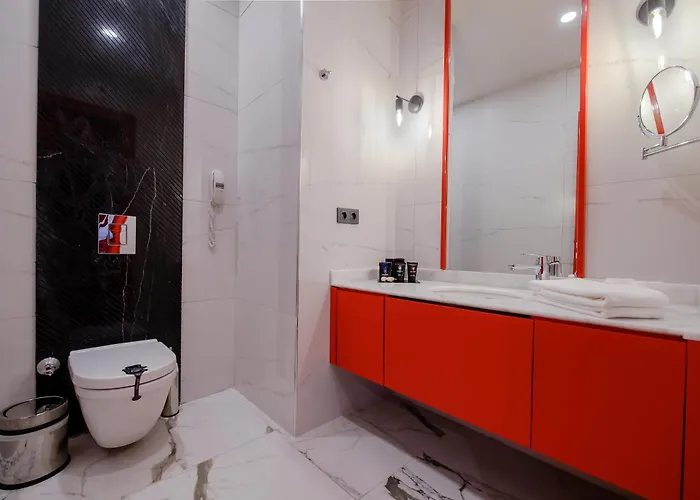 Lucky Monkey Hotel 3*