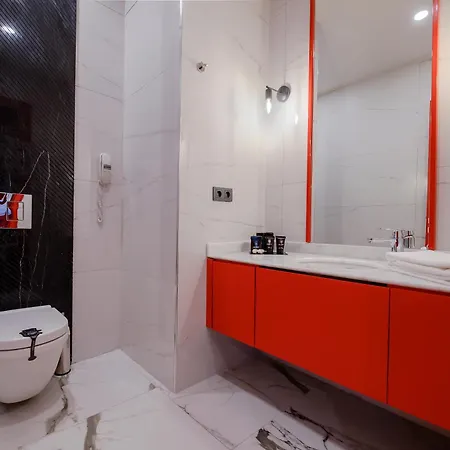 Lucky Monkey Hotel 3*