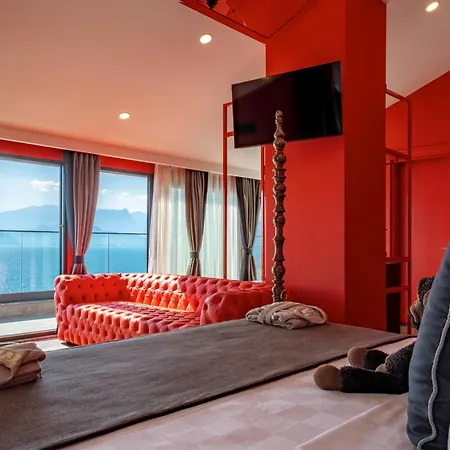 Lucky Monkey Hotel