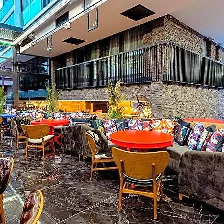 Lucky Monkey Hotel 3*