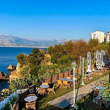 Lucky Monkey Hotel 3*