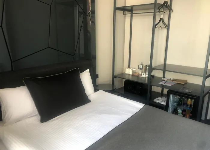 Lucky Monkey מלון