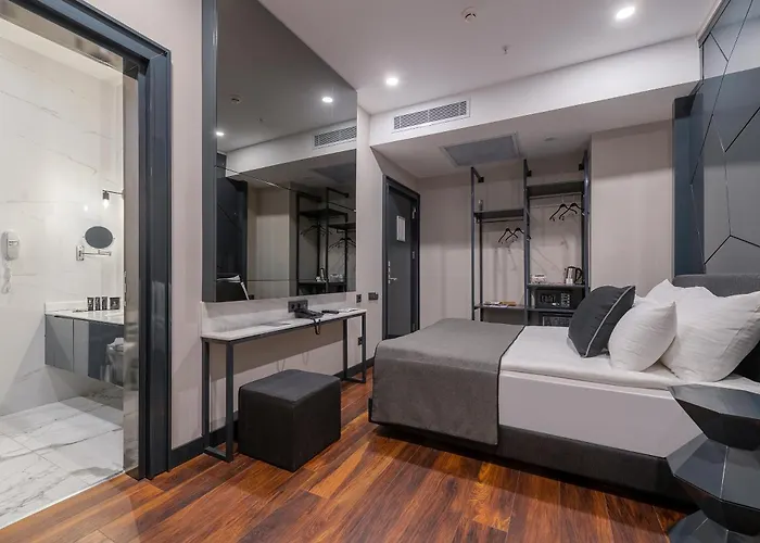 Lucky Monkey מלון