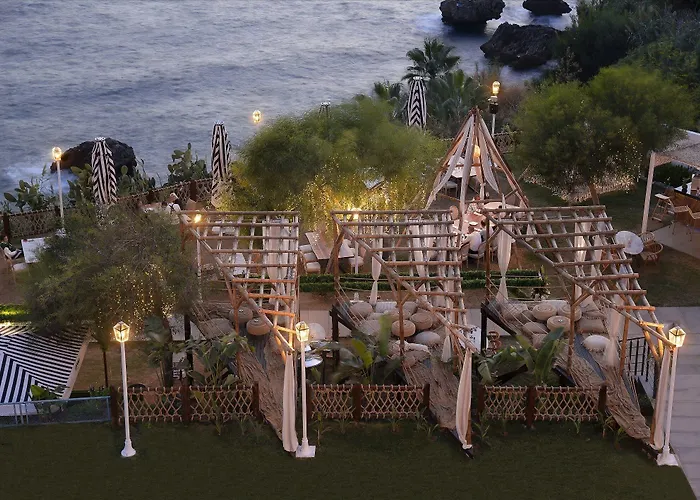 Lucky Monkey מלון