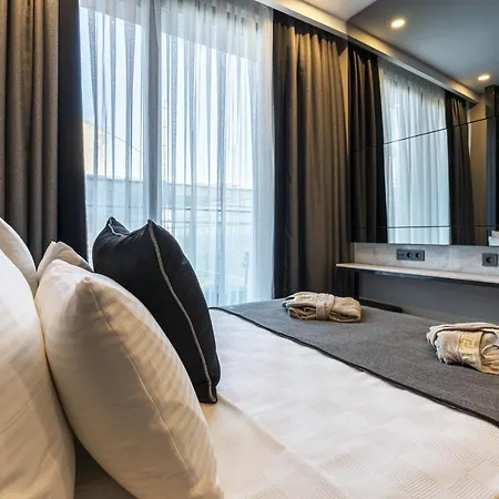 Lucky Monkey Hotel